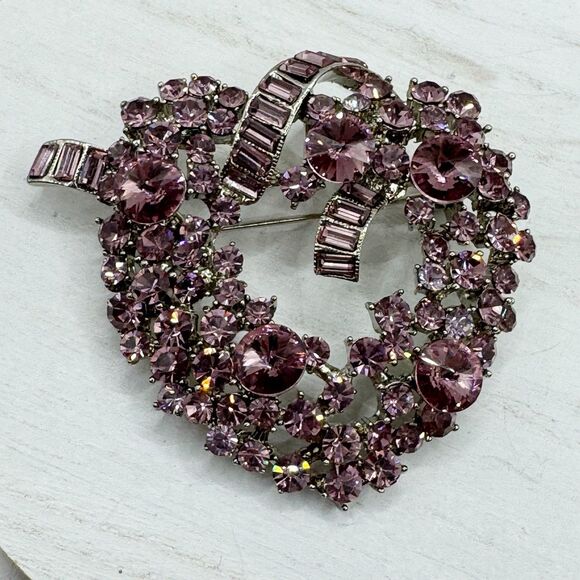 Pink Purple Faceted Rhinestone Sparkling Heart Wreath Brooch Baguette Ribbon - Picture 1 of 8